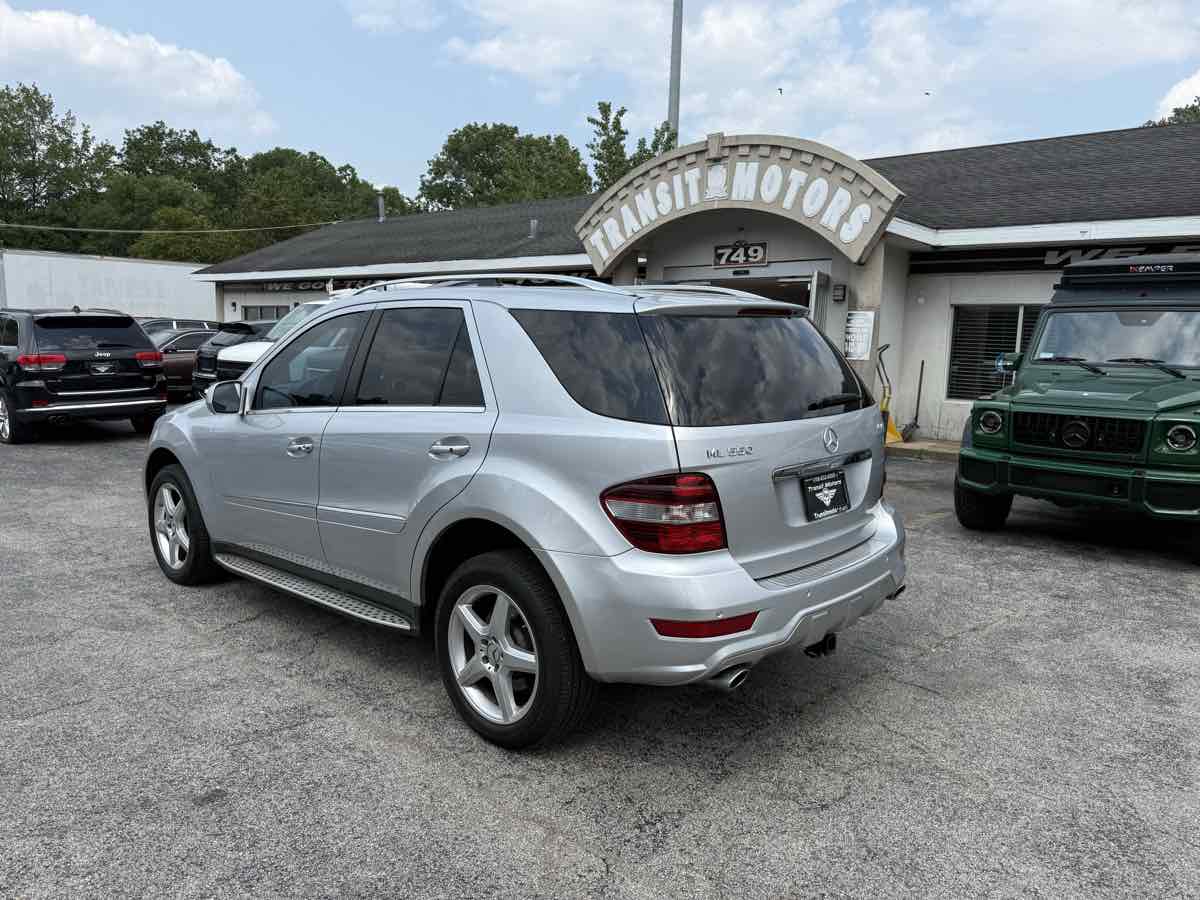 2009 Mercedes Benz ML 550 photo 2
