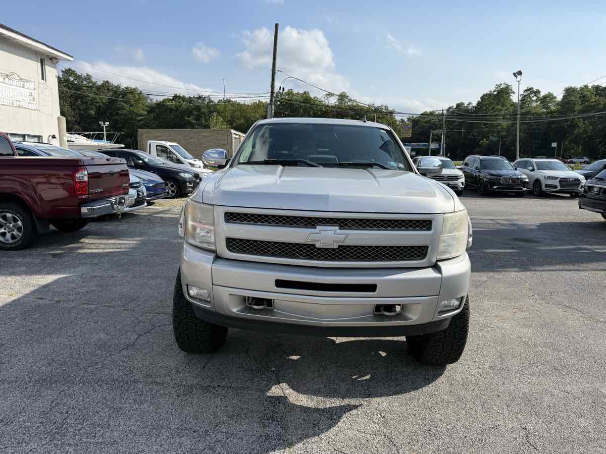 2010 Chevrolet Silverado 1500 LT photo 2