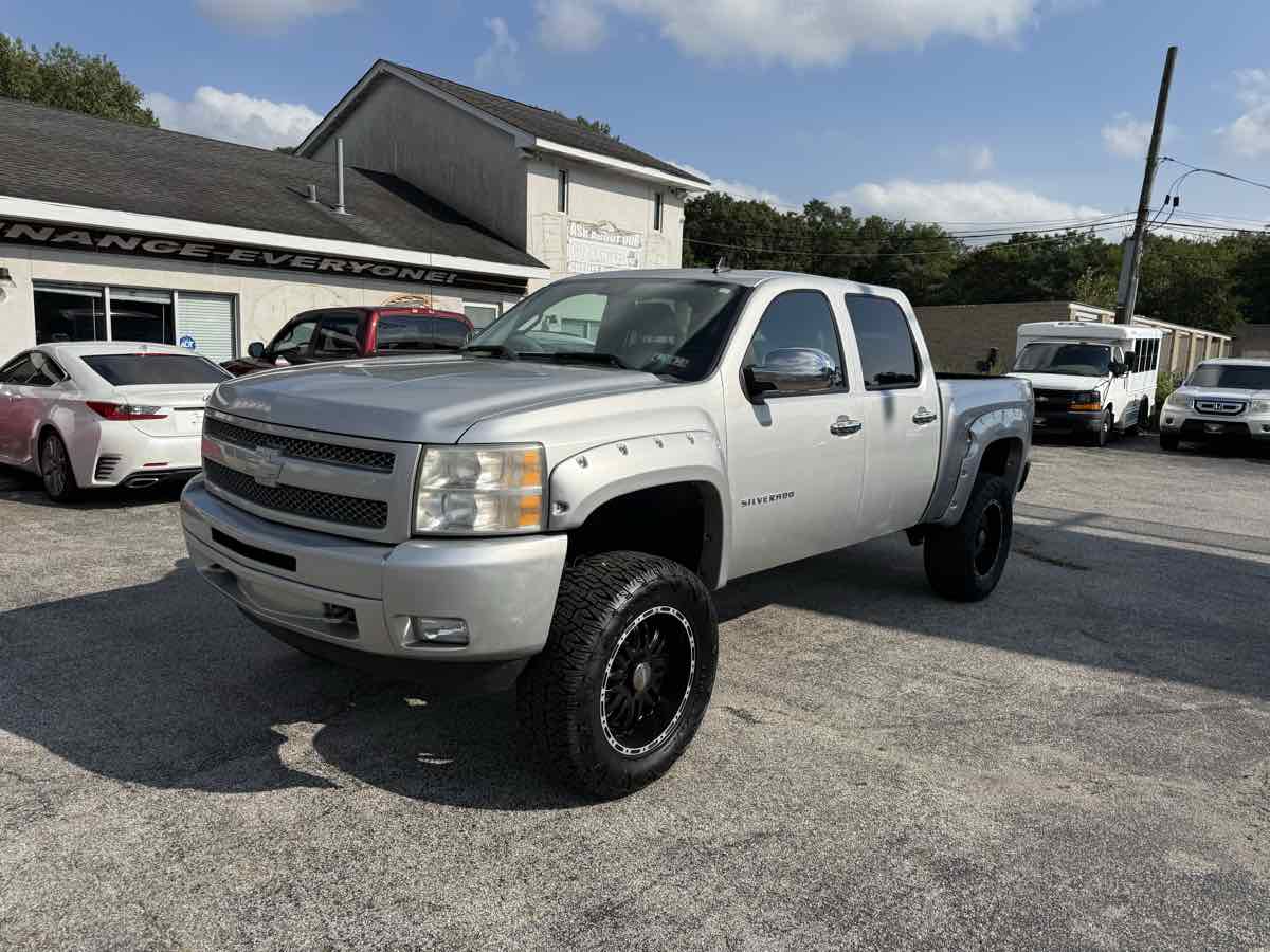 2010 Chevrolet Silverado 1500 LT photo 3