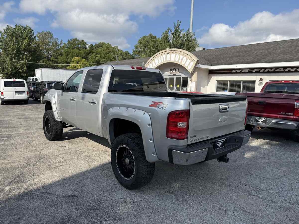 2010 Chevrolet Silverado 1500 LT photo 4