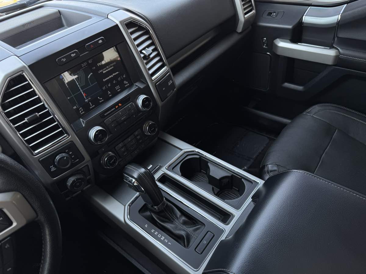 2016 Ford F-150 Lariat photo 16