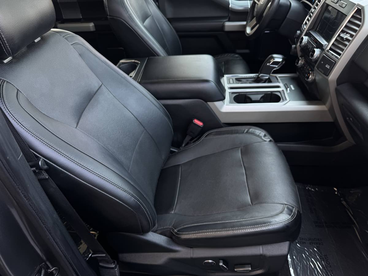2016 Ford F-150 Lariat photo 22
