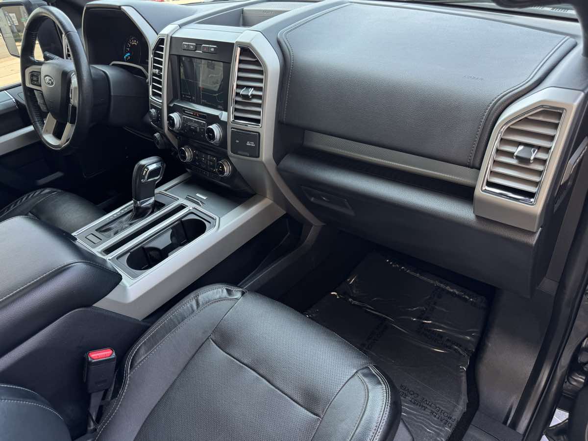 2016 Ford F-150 Lariat photo 23
