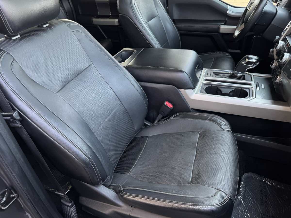 2016 Ford F-150 Lariat photo 24