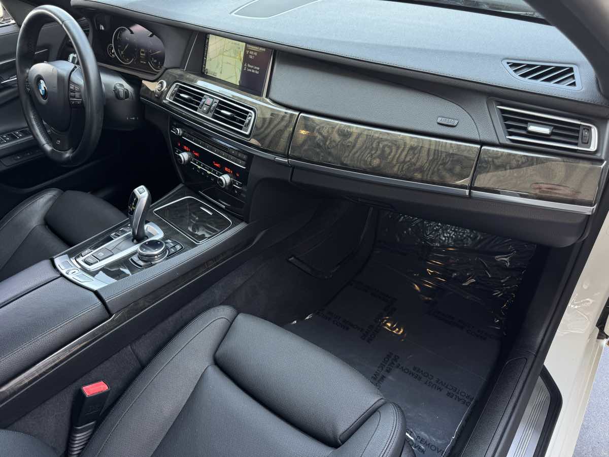 2014 BMW 7 Series 740i - Photo 25