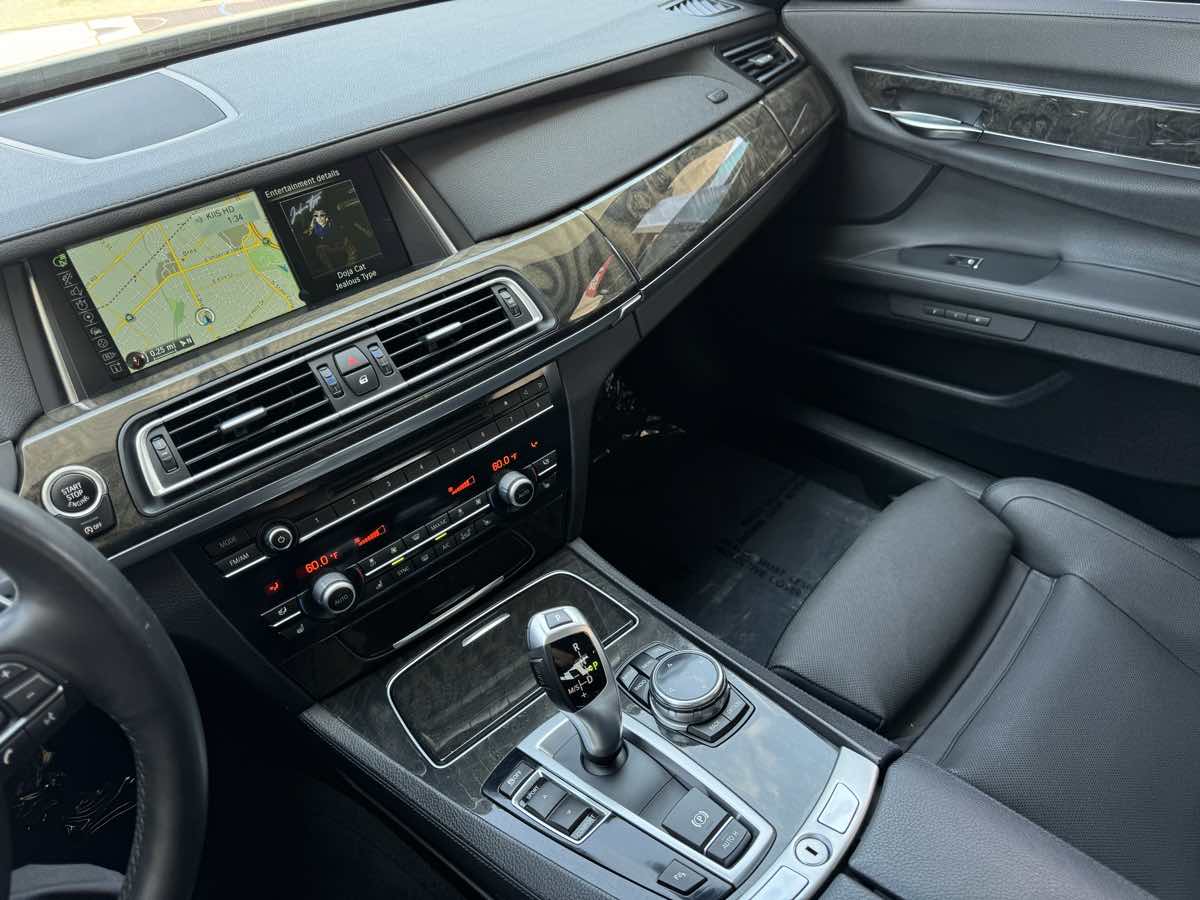 2014 BMW 7 Series 740i - Photo 18