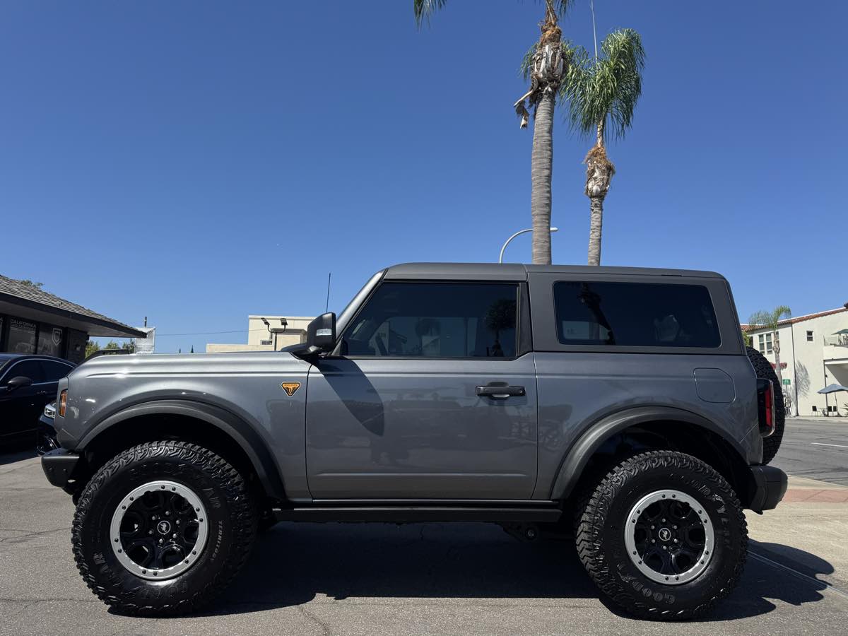 2023 Ford Bronco Badlands photo 2