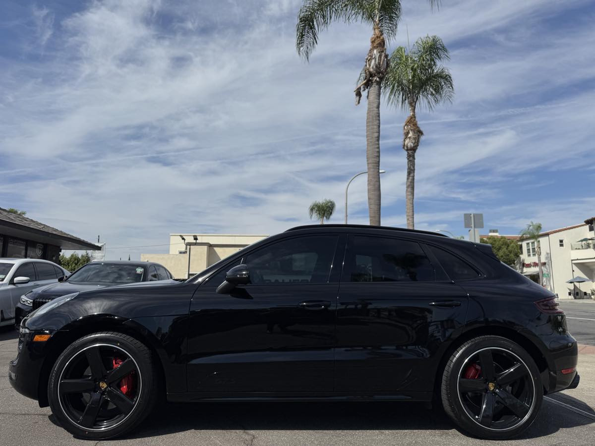 2017 Porsche Macan GTS photo 2