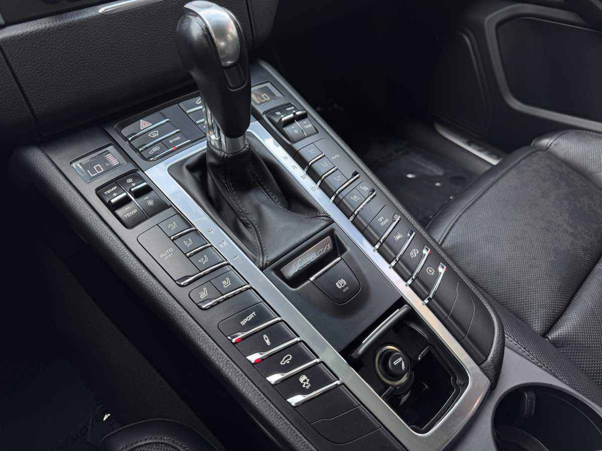2017 Porsche Macan GTS photo 27