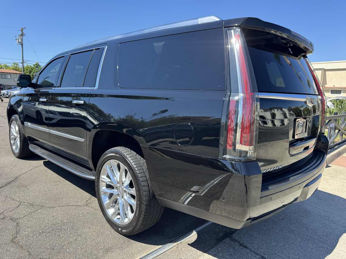 2020 Cadillac Escalade ESV Luxury photo 4