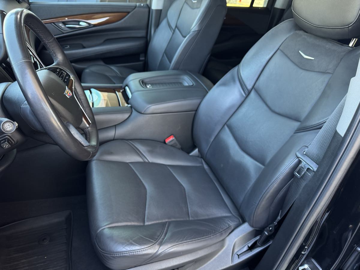 2020 Cadillac Escalade ESV Luxury photo 16