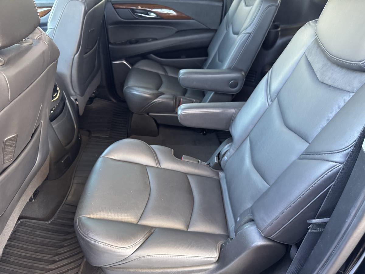 2020 Cadillac Escalade ESV Luxury photo 17