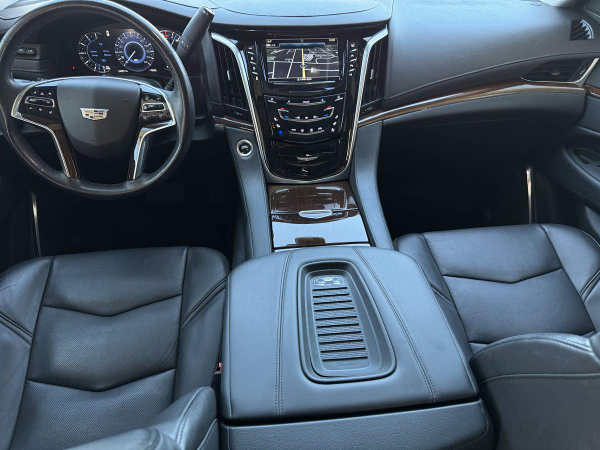 2020 Cadillac Escalade ESV Luxury photo 18