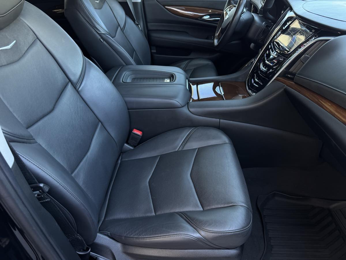 2020 Cadillac Escalade ESV Luxury photo 24
