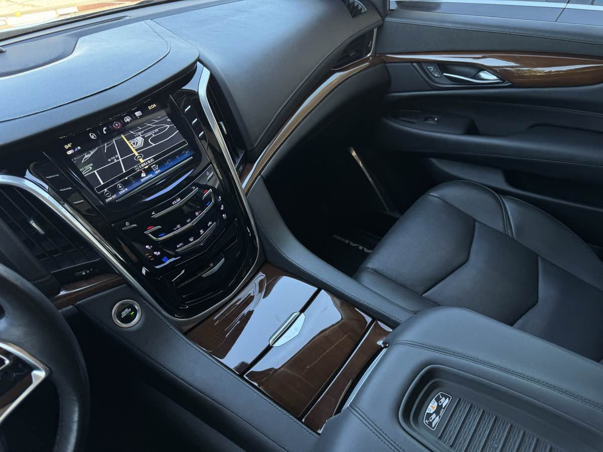 2020 Cadillac Escalade ESV Luxury photo 29