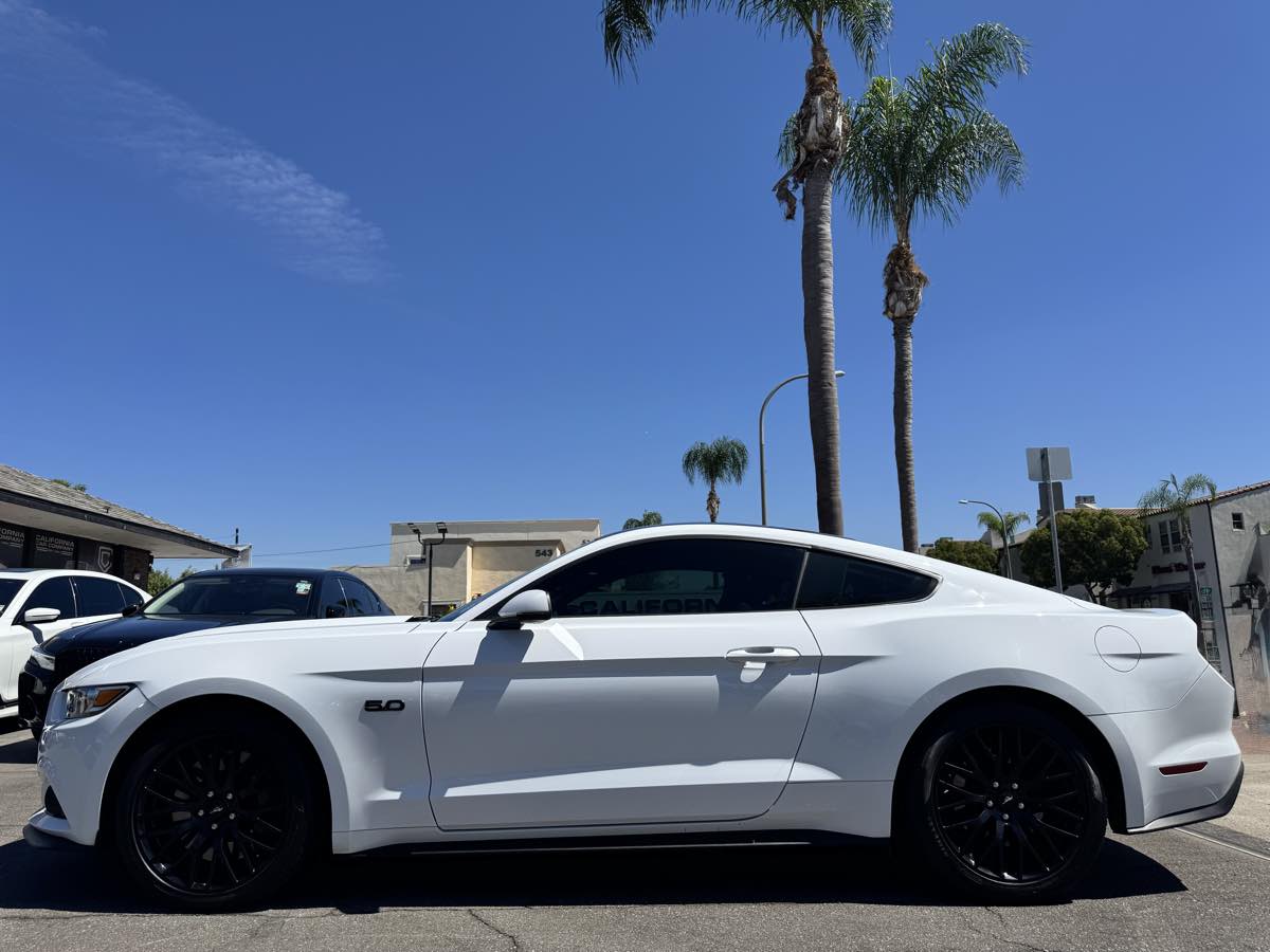 2017 Ford Mustang GT Premium photo 2