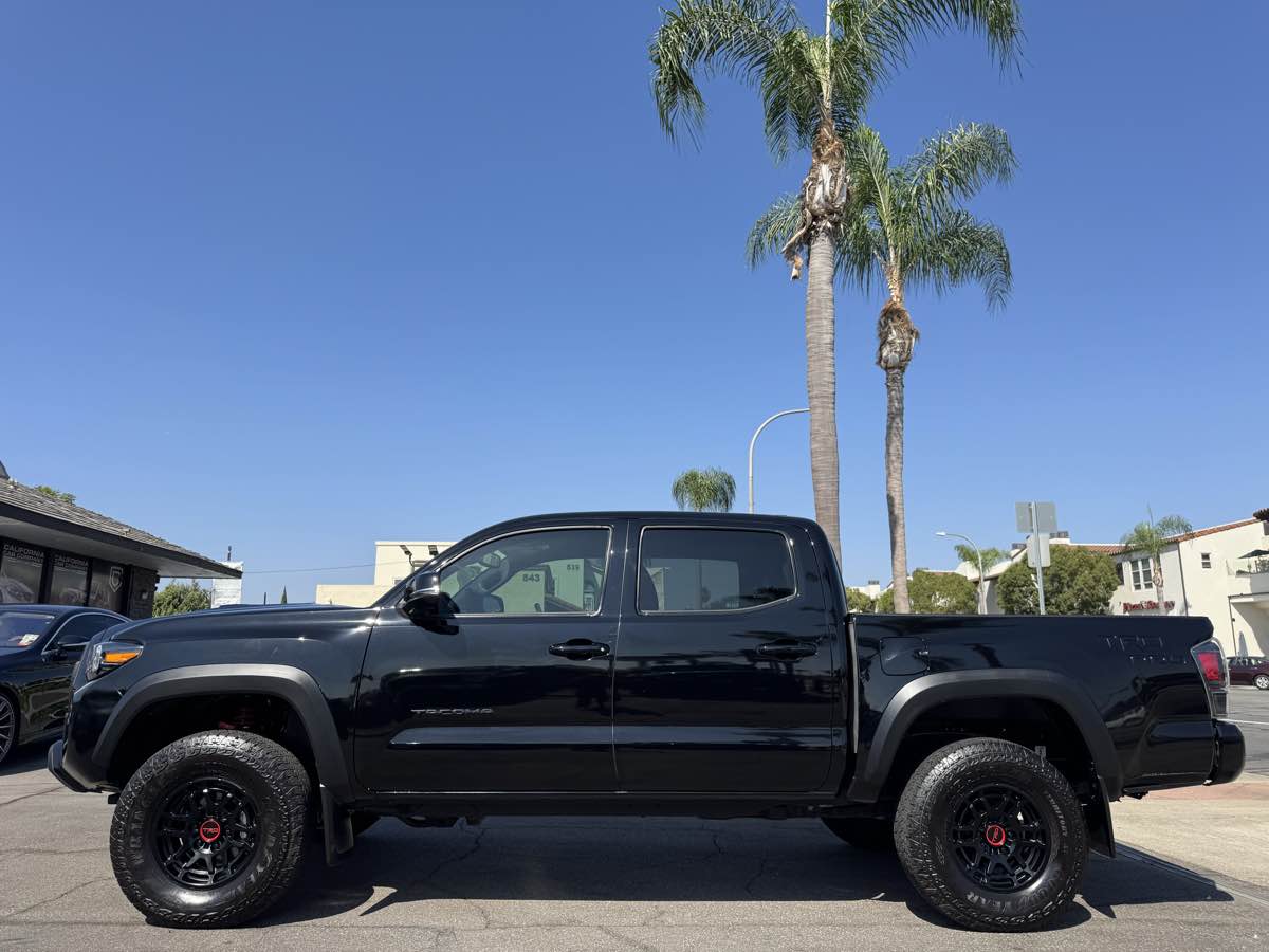 2022 Toyota Tacoma TRD Pro photo 2