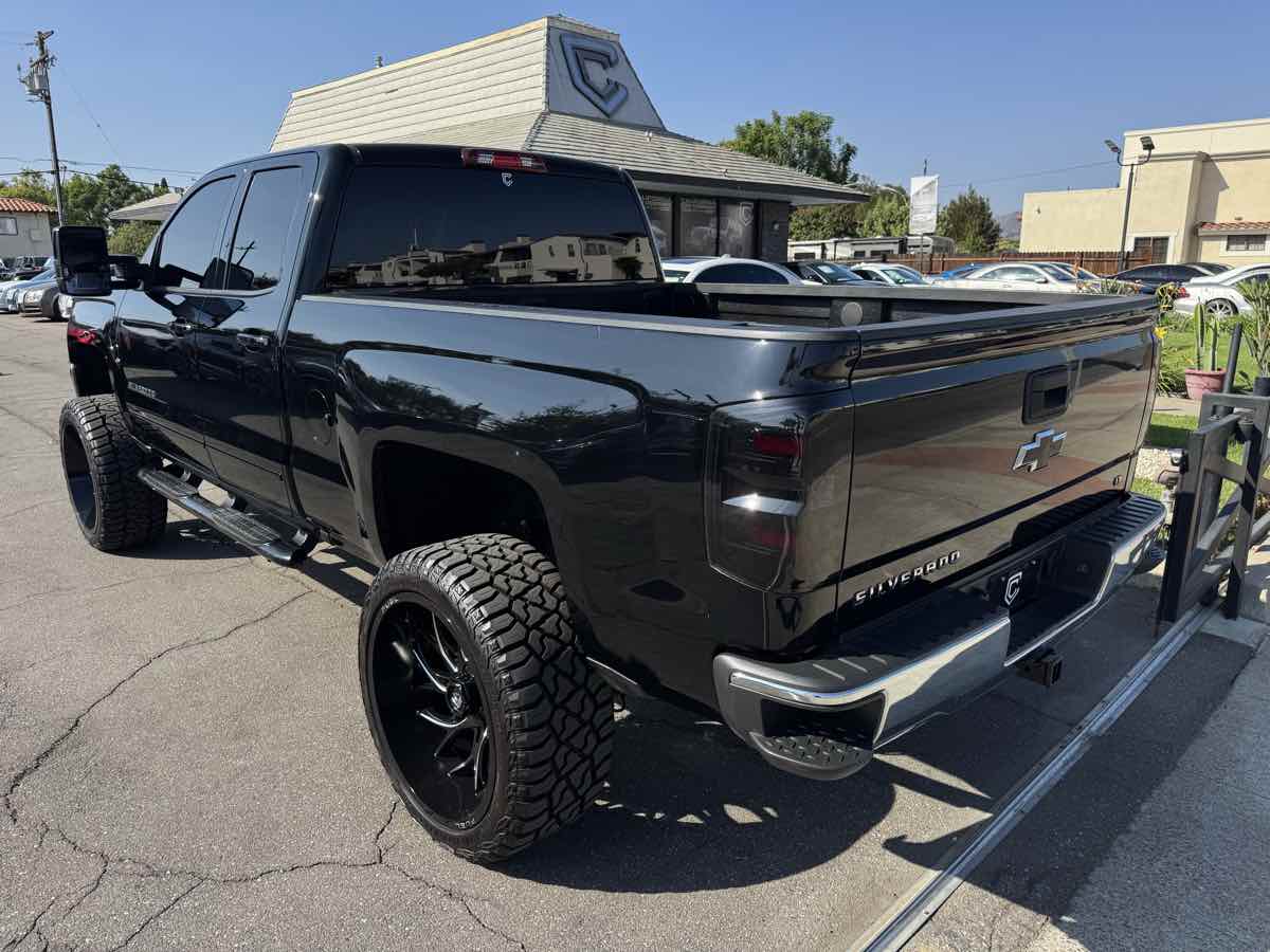 2018 Chevrolet Silverado 1500 LT photo 3