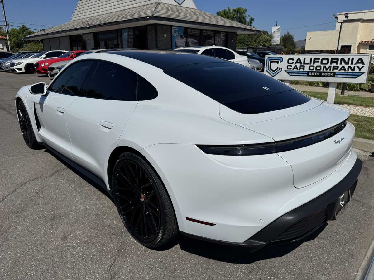 2021 Porsche Taycan Turbo S photo 3
