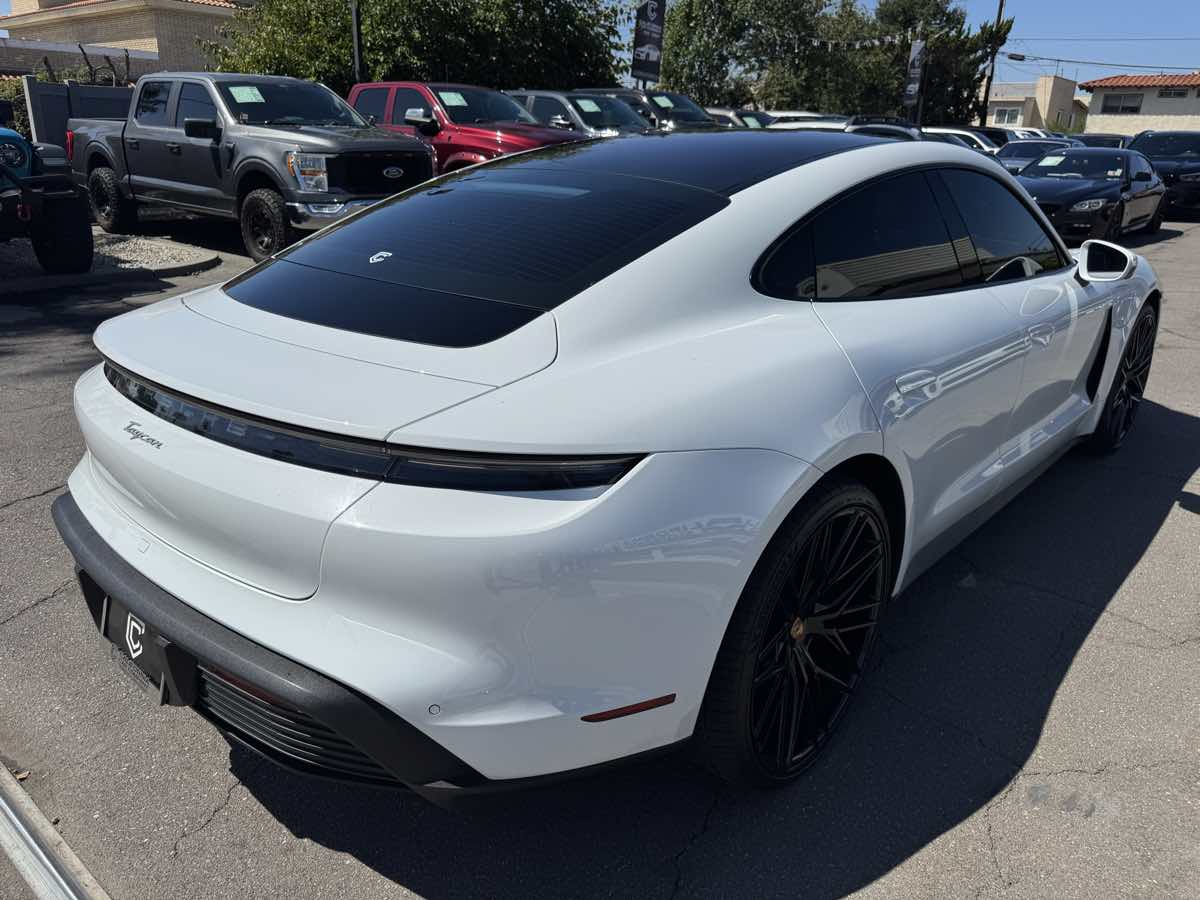 2021 Porsche Taycan Turbo S photo 7