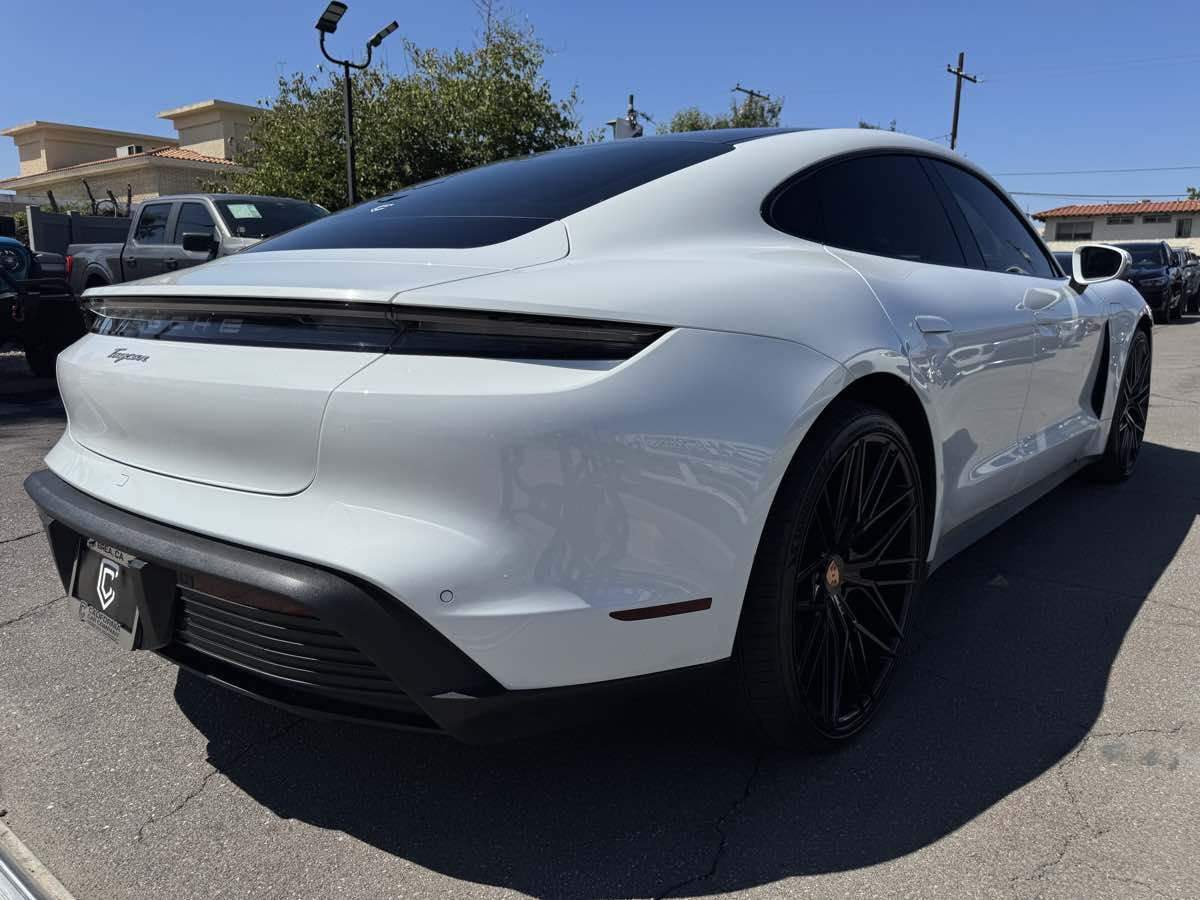 2021 Porsche Taycan Turbo S photo 8