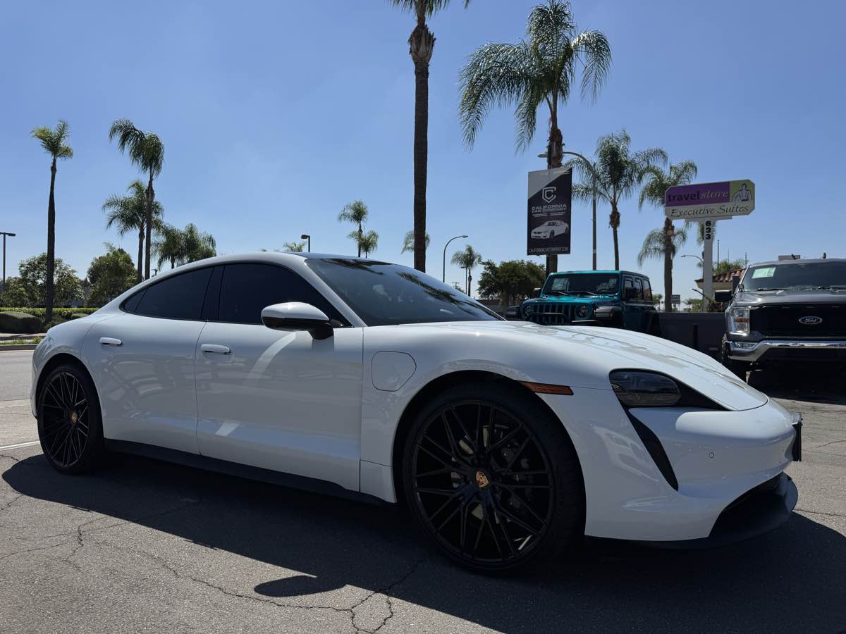 2021 Porsche Taycan Turbo S photo 9