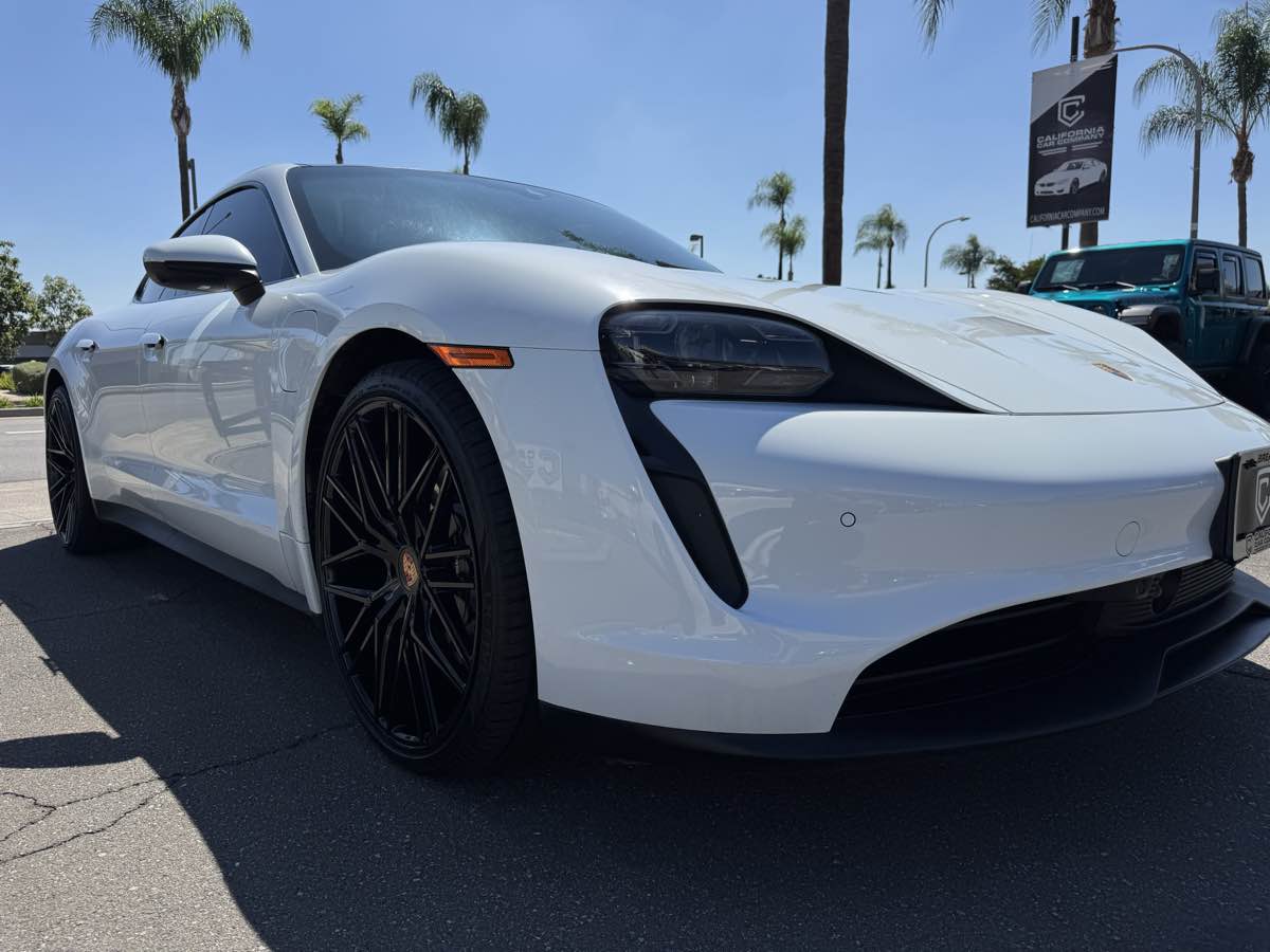 2021 Porsche Taycan Turbo S photo 10