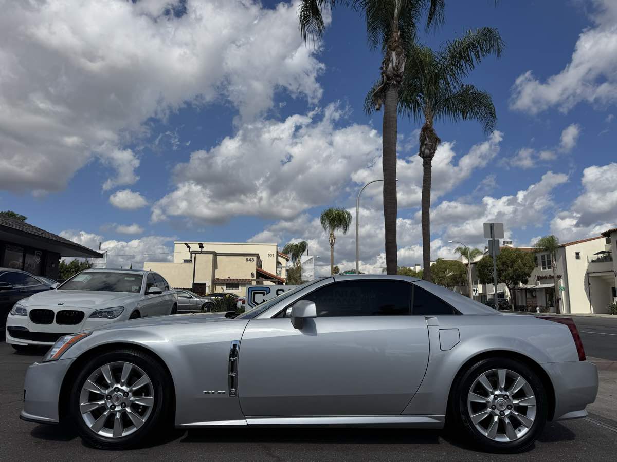 2009 Cadillac XLR Platinum photo 3