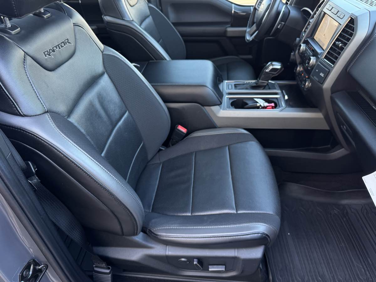 2020 Ford F-150 Raptor photo 22