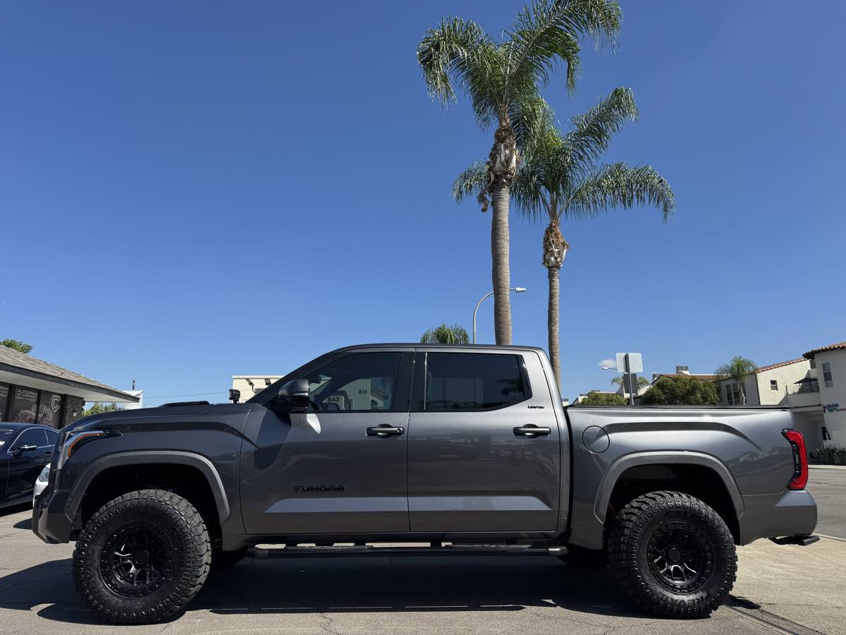 2023 Toyota Tundra Limited TRD photo 2