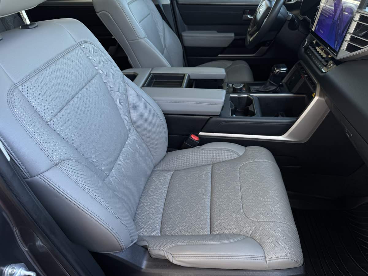 2023 Toyota Tundra Limited TRD photo 21
