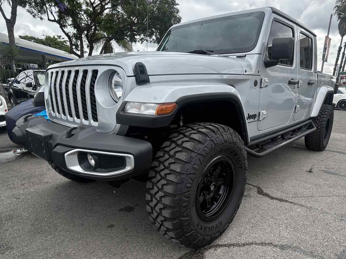 2023 Jeep Gladiator Sport S's photo