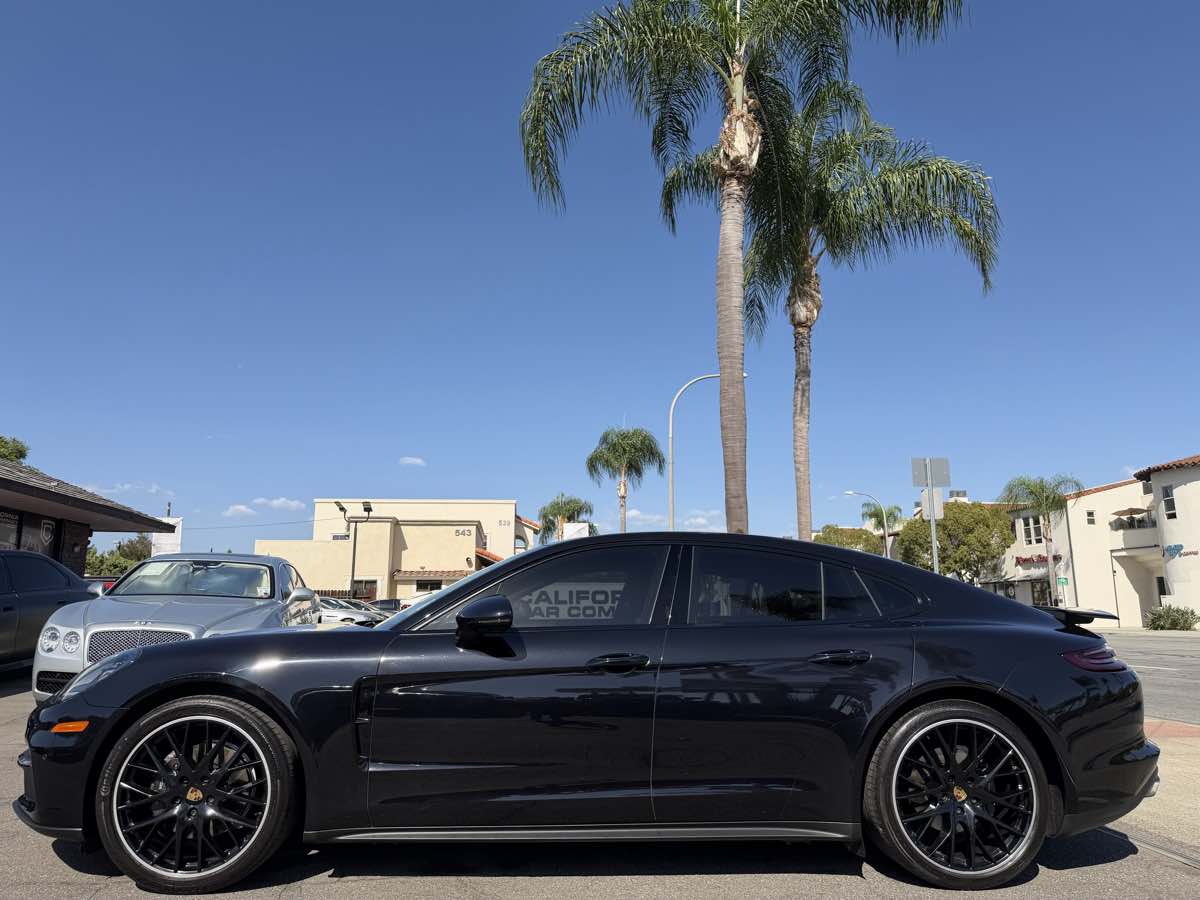 Porsche Panamera photo 2
