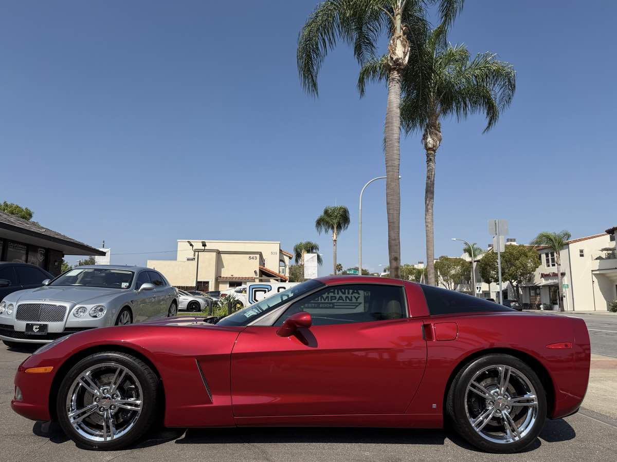 Chevrolet Corvette photo 2