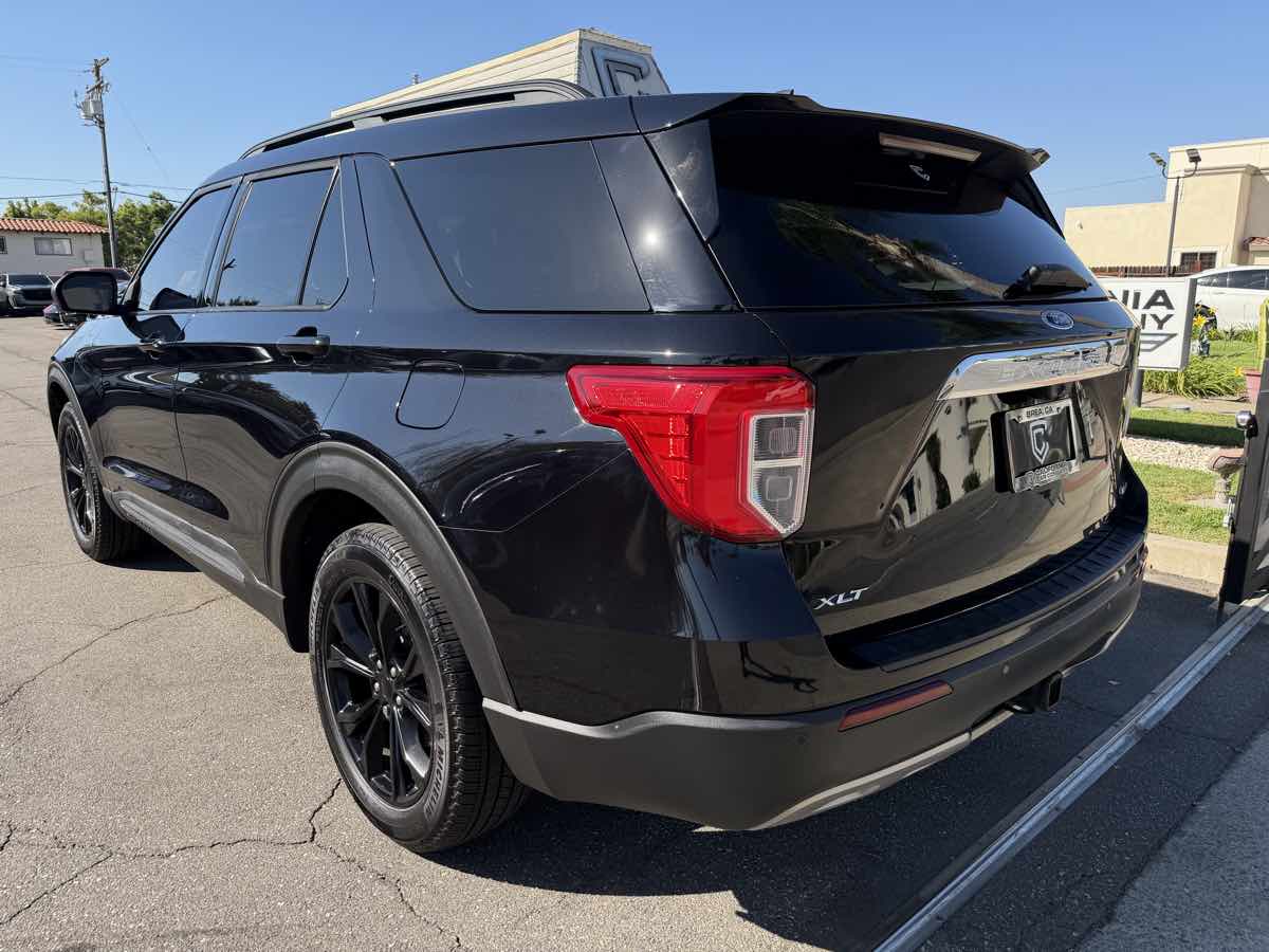 Ford Explorer photo 4