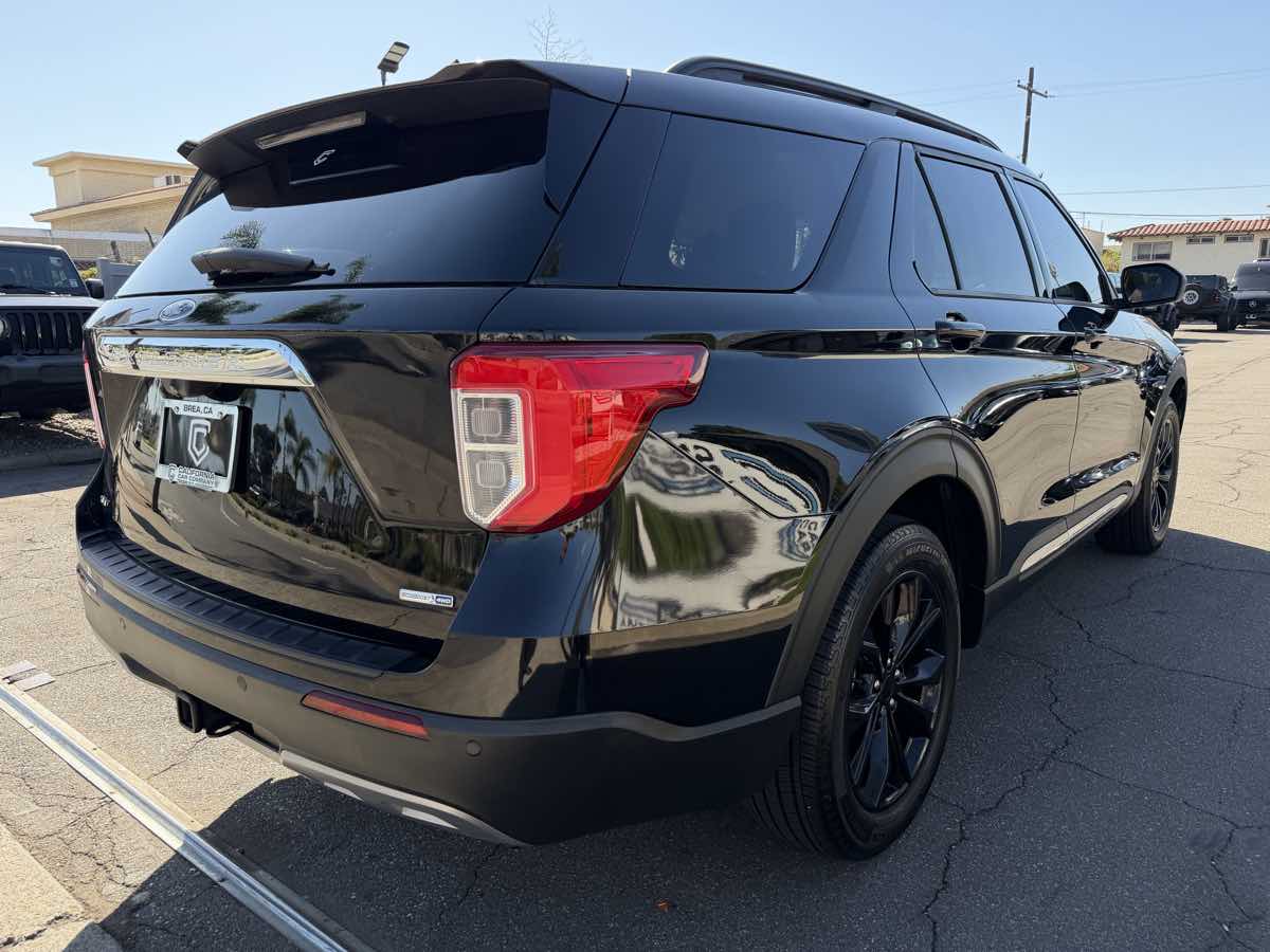 Ford Explorer photo 8