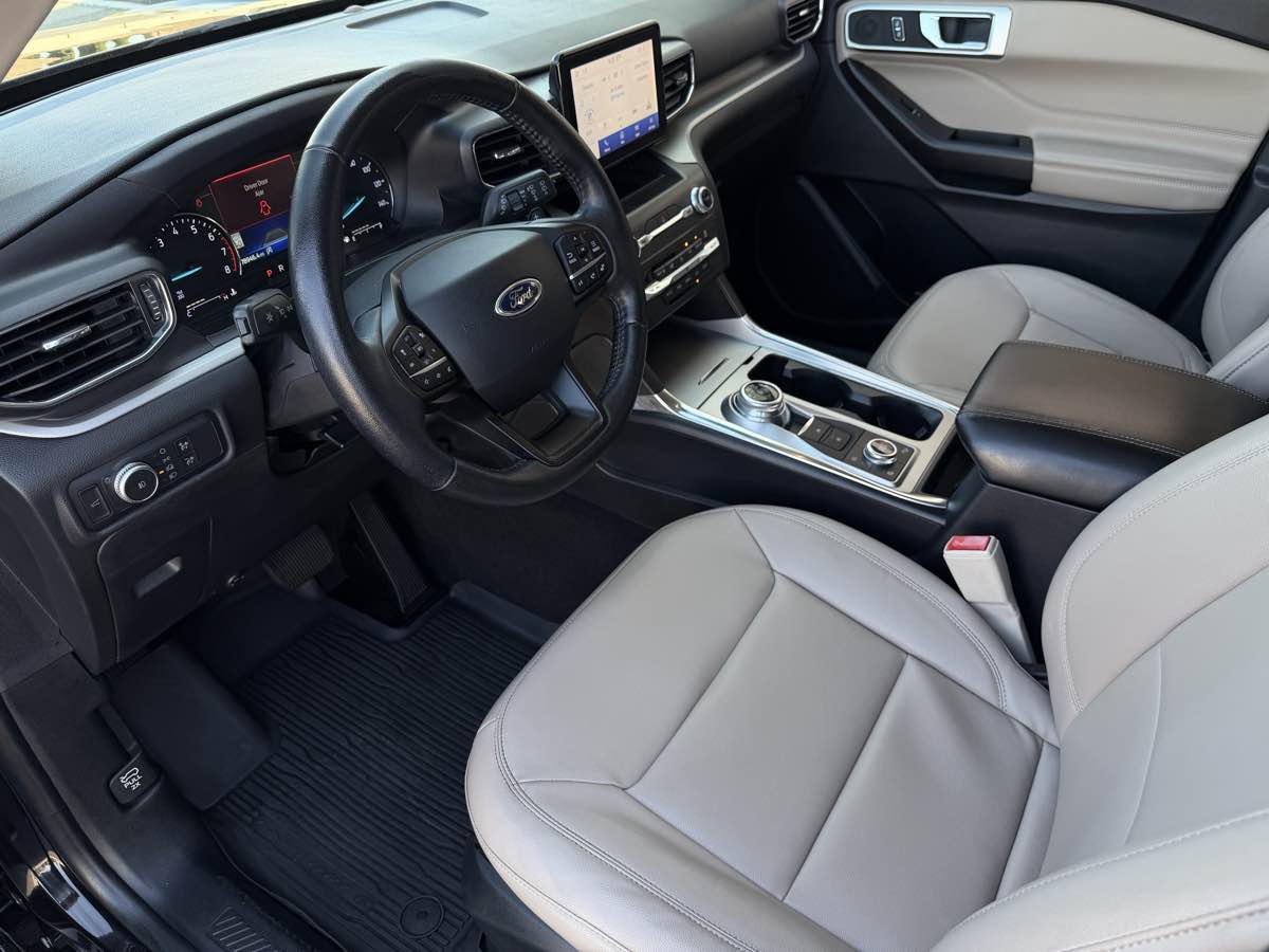 Ford Explorer photo 15