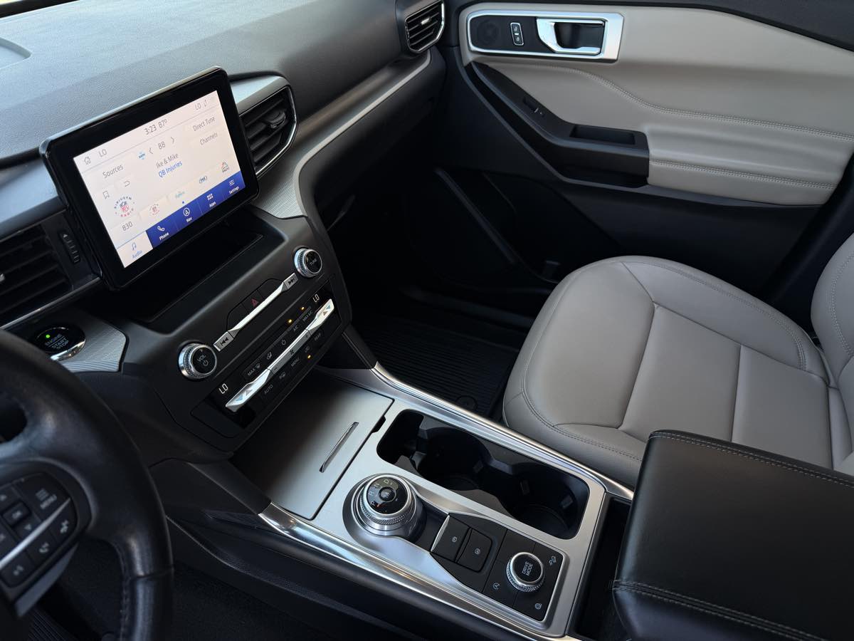 Ford Explorer photo 16