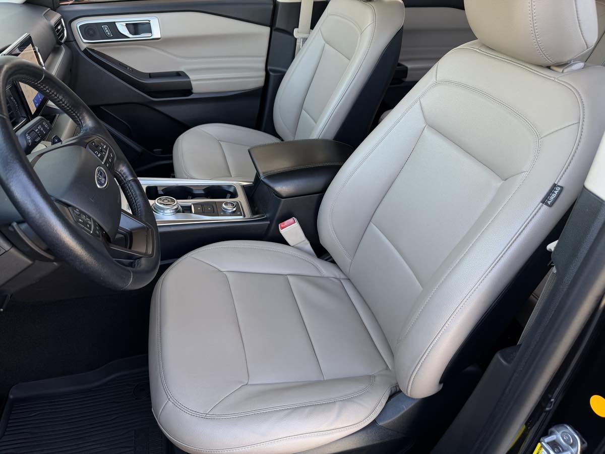 Ford Explorer photo 17