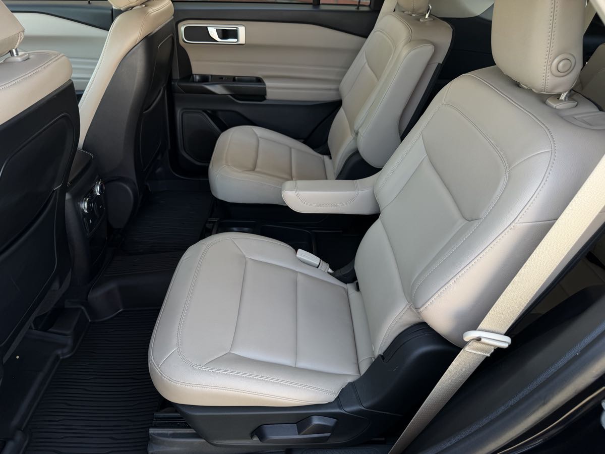 Ford Explorer photo 18