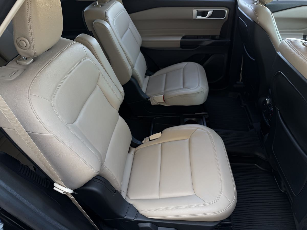 Ford Explorer photo 20