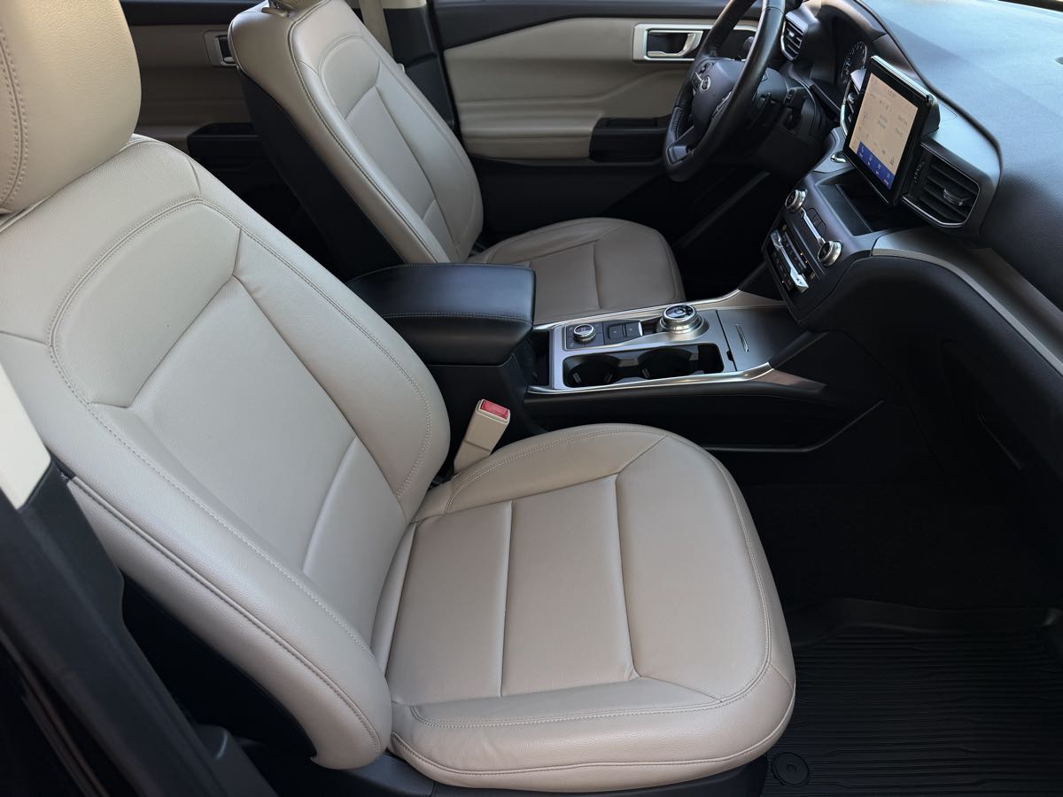 Ford Explorer photo 22