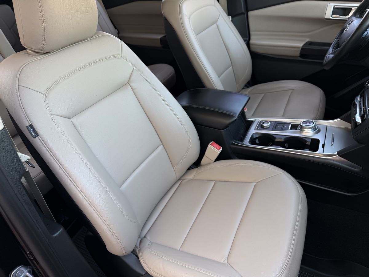 Ford Explorer photo 24
