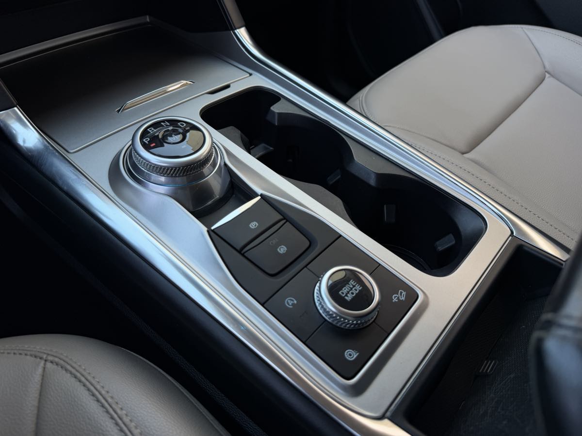 Ford Explorer photo 26