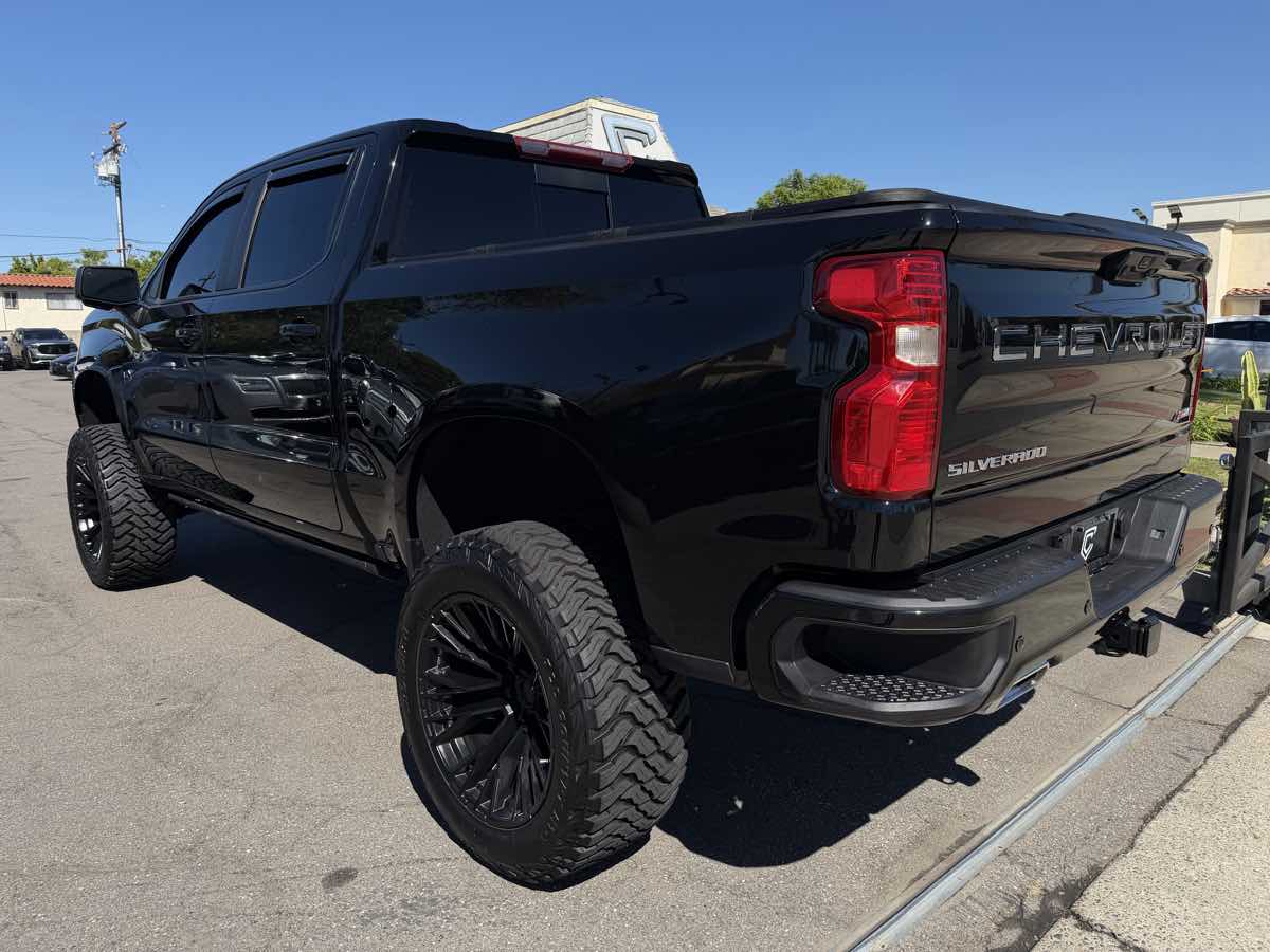 Chevrolet Silverado photo 5