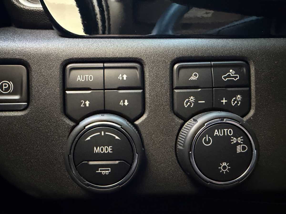 Chevrolet Silverado photo 27