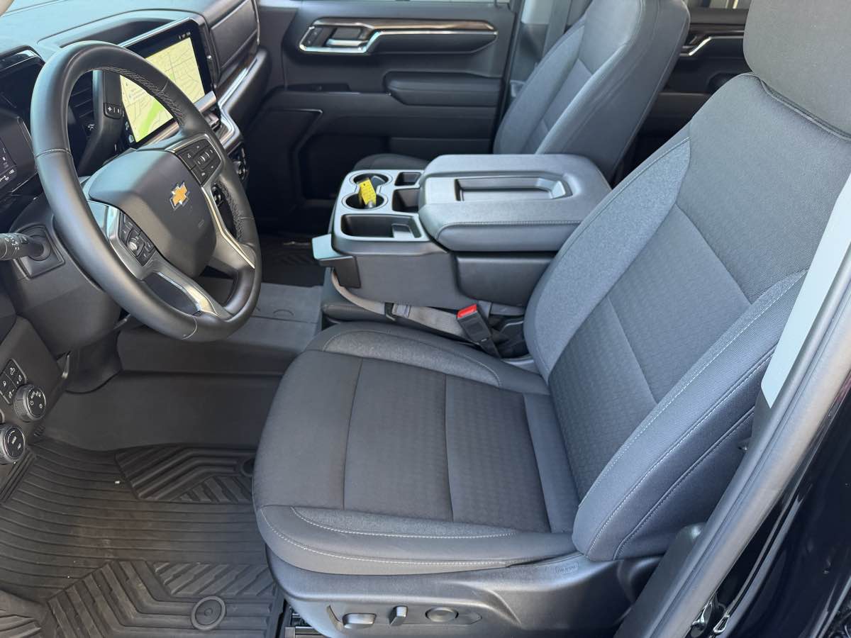 Chevrolet Silverado photo 14