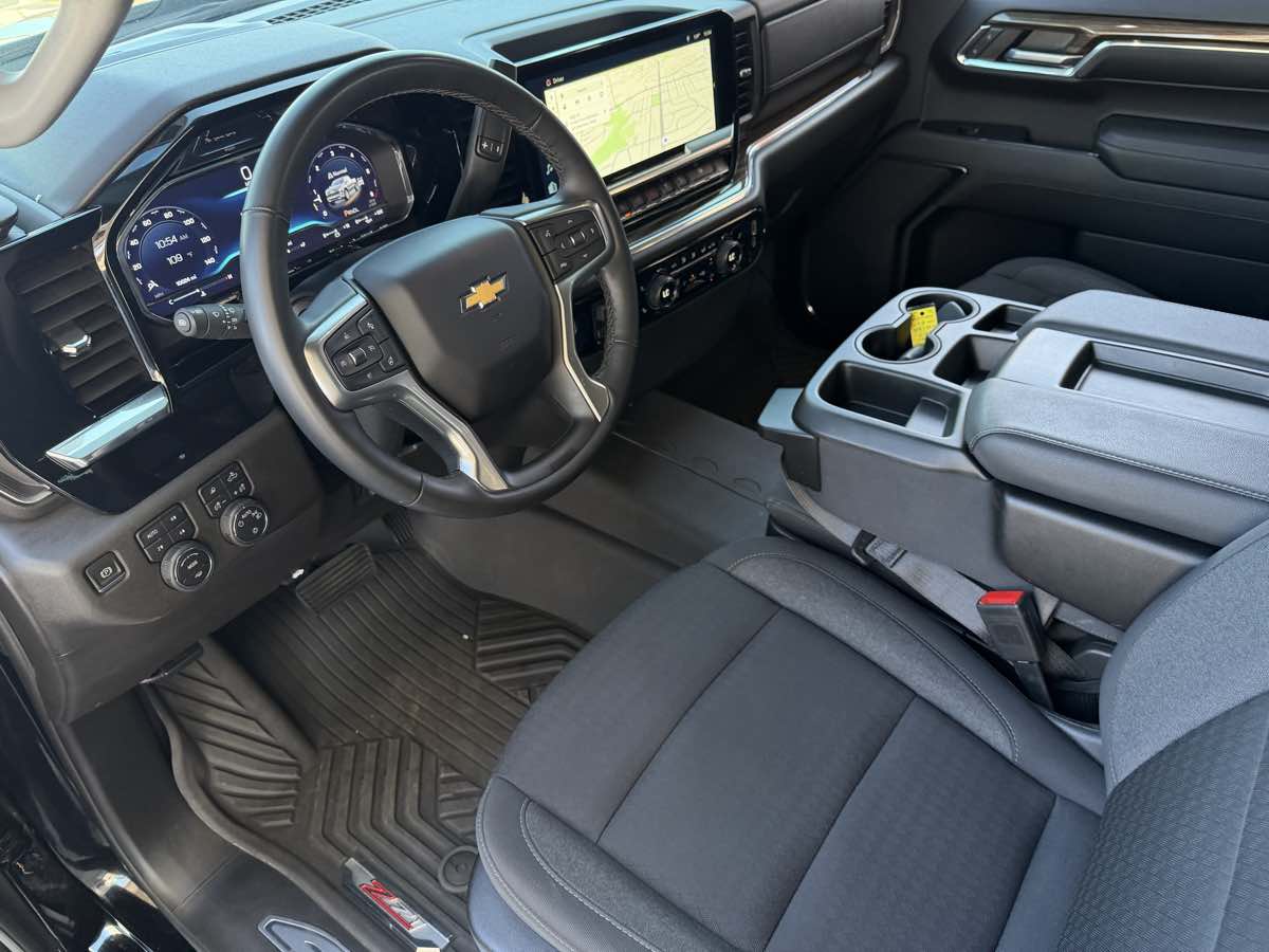 Chevrolet Silverado photo 15