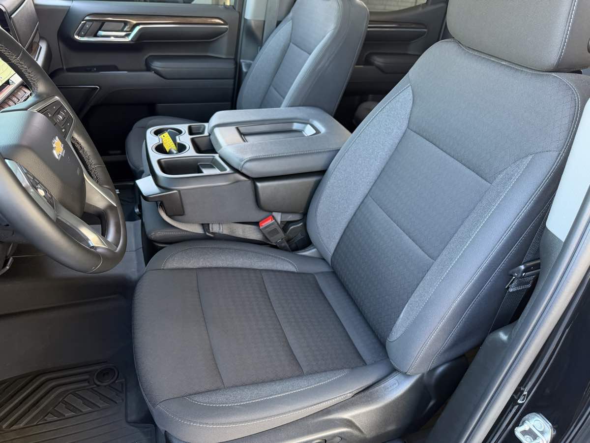 Chevrolet Silverado photo 17