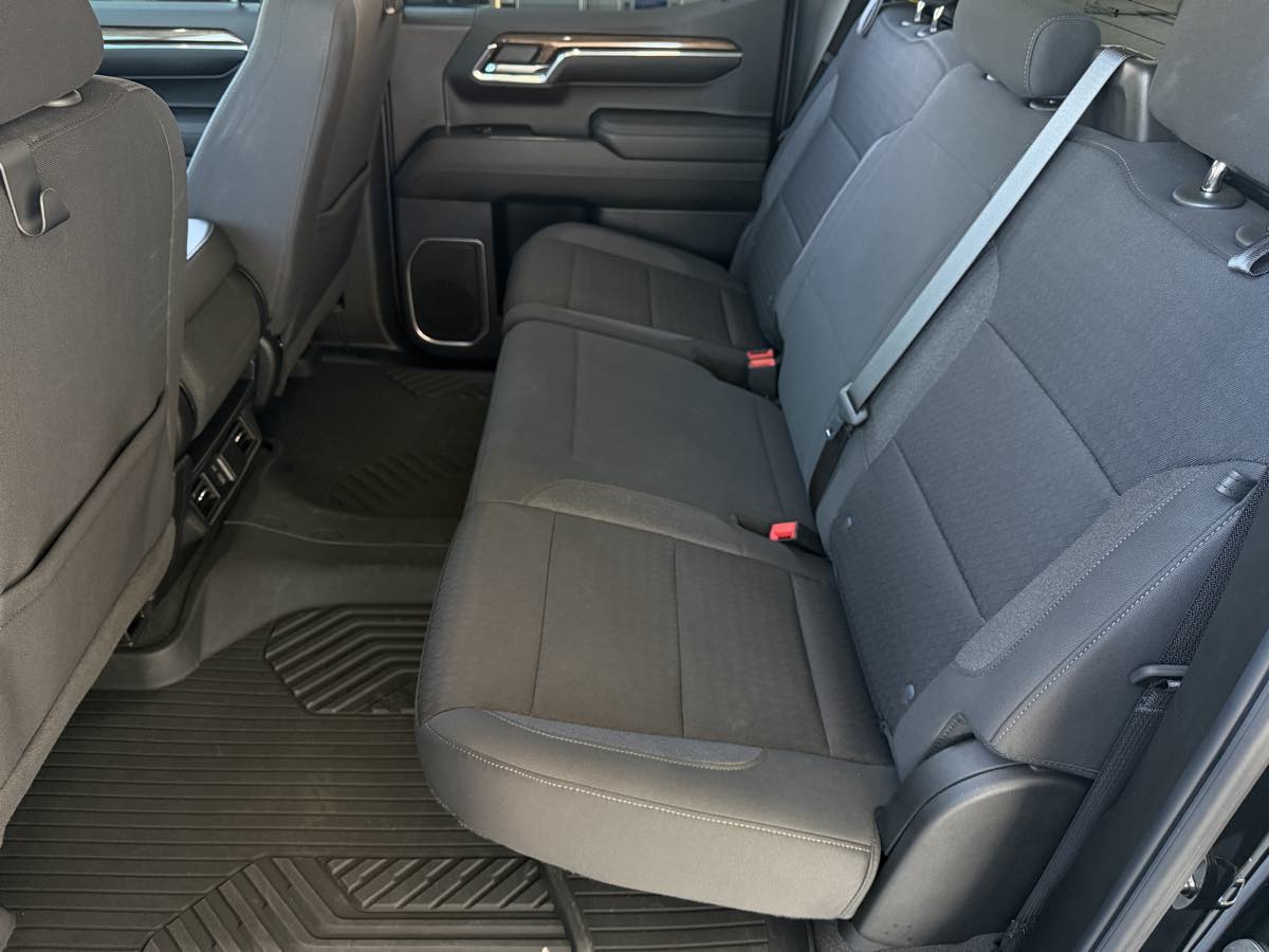 Chevrolet Silverado photo 18